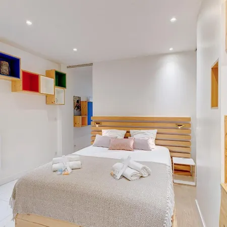 296 Ponceau - Superb In * Paris