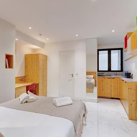 296 Ponceau - Superb In *