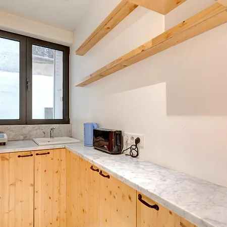 296 Ponceau - Superb In Apartment *